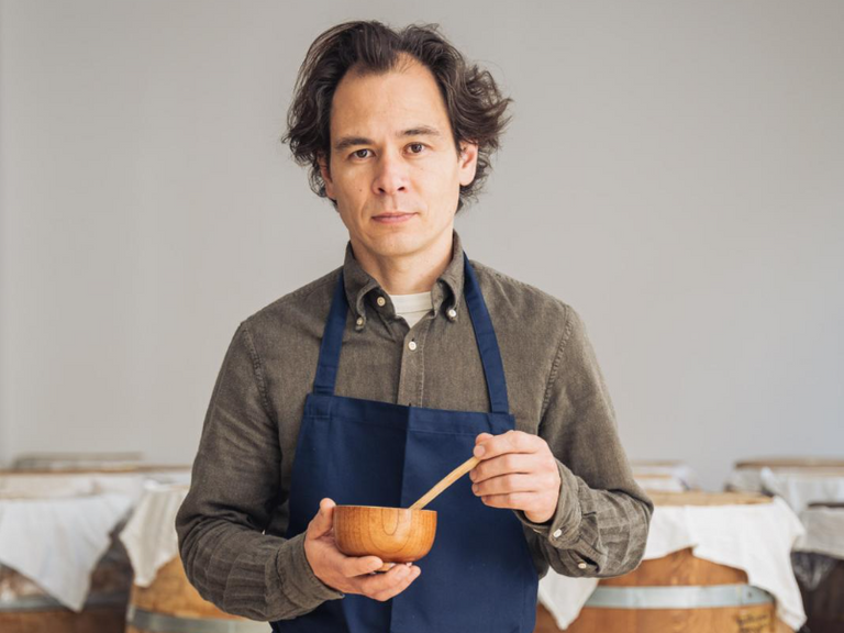 Markus Shimizu ist bekannt für seine fermentierten Sojasaucen aus Berlin. Markus-Shimizu_Mimi_Ferments